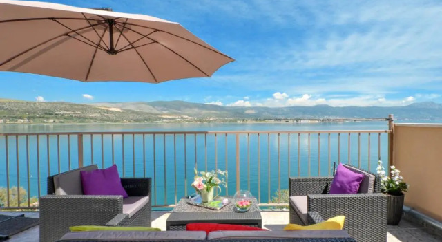 Апартаменты Apartment with a sea view terrace, Čiovo near Trogir