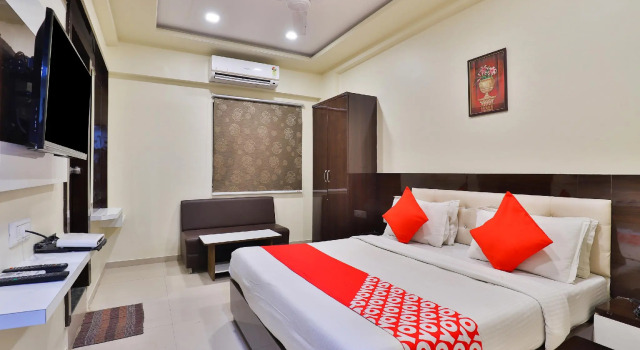 OYO 11985 Hotel Khushboo