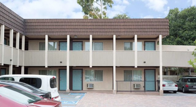 Costa Mesa Inn - Newport Beach Area, Забронировать Отель Ньюпорт-Бич Beach Cities Orange County