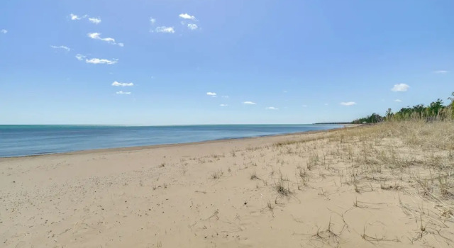 Коттедж Private Beach: Waterfront Home on Lake Huron!