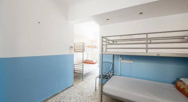 Кровать в общем номере Отель Safestay Athens