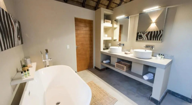 Номер Standard с видом на сад Bushbaby River Lodge