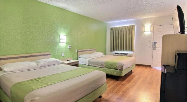 Четырёхместный номер Standard Motel 6 Austin, TX - Central Downtown UT