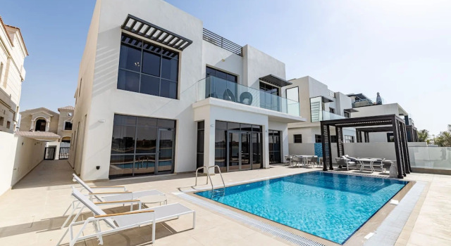5Bed Villa-A Beach and Private Pool Palm