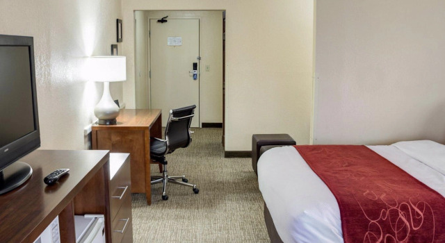 Двухместный люкс c 1 комнатой Comfort Suites Omaha Northwest