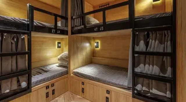 Bett im Wohnheim (Männerwohnheim) I Forest Hostel