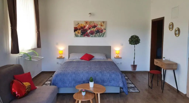 Studio apartmani Toplička bajka, Забронировать Отель Отели Крапинске-Топлице с парковкой, Парковка