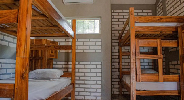 Кровать в общем номере The Barrel Hostel