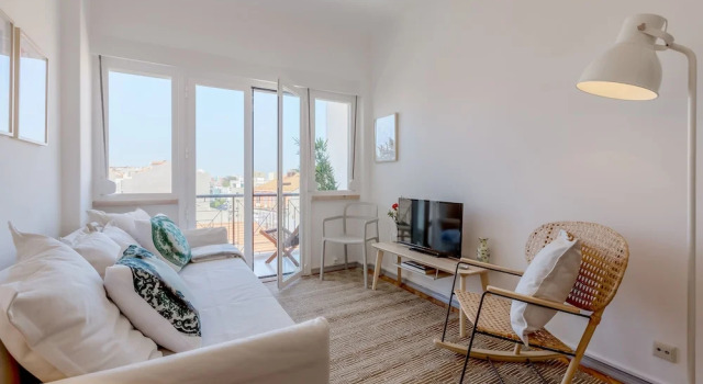 Апартаменты c 1 комнатой Renovated Sunny Apartment with Balcony, By TimeCooler