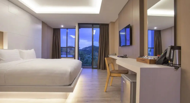 Двухместный номер Standard с балконом и с красивым видом из окна The Zense Boutique Hotel
