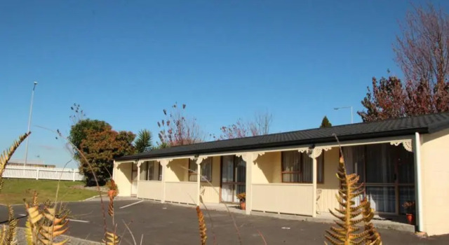 Birchwood Motel