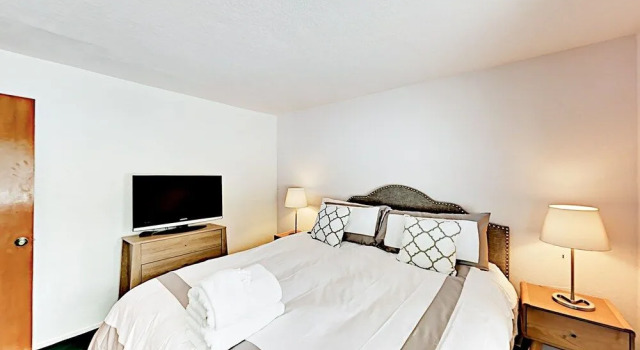 Peaceful Timber - 2 Br Home, Забронировать Отель Саут-Лейк-Тахо South Lake Tahoe Area, рядом с Канатная дорога Эриал-Трамвей