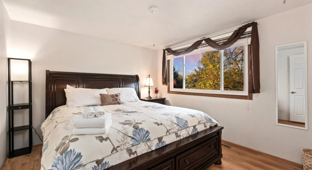 Коттедж Spacious Home near Foothills! Large Kitchen, Yard & Deck for Entertaining!