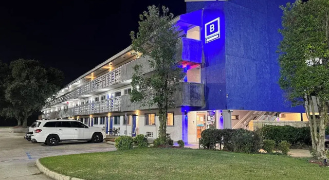 Boardwalk Suites Baton Rouge, Забронировать Отель Батон-Руж Луизиана, рядом с Sherwood Twelve Plaza Shopping Center