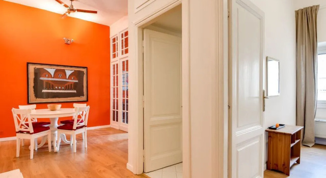 Nice and Bright 2 bed Flat Near Termini, Забронировать Отель Рим Лацио, рядом с Вокзал Термини
