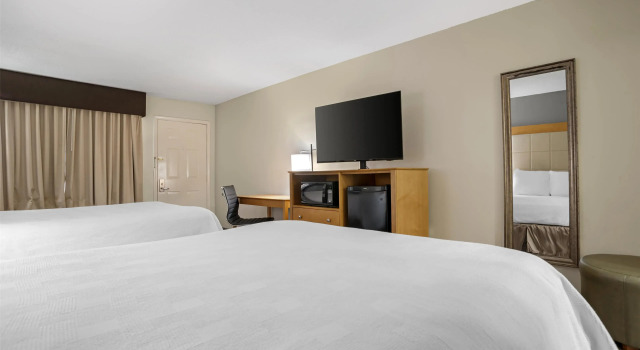 Четырёхместный номер Standard Best Western Airport Inn