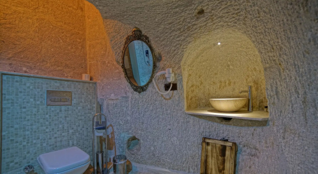 Zeus Cave Suites