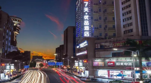 7 Days Premium Jiangmen Diwang Plaza Branch, Prenota Hotel Jiangmen Guangdong