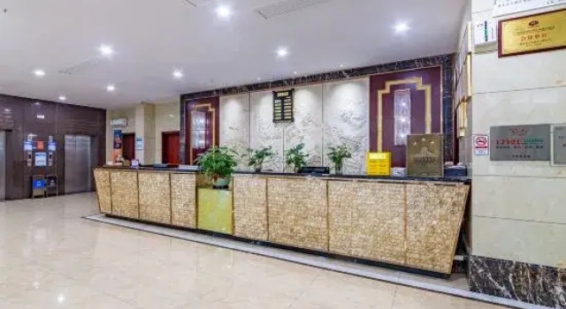Jinding Hotel (Guangzhou North Station Huaguoshan Park Subway Station), Boek Hotel Hotels in Guangdong met parkeren, Parkeren