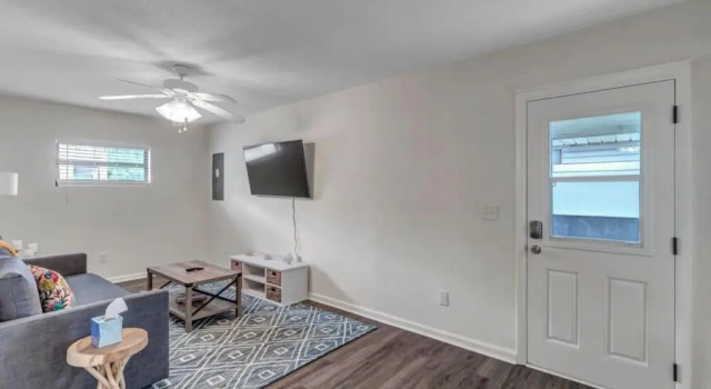 Amazing 1 BR apt - 1 block from Jax Beach!