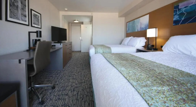 Четырёхместный номер Standard oceanfront Surfbreak Virginia Beach Oceanfront, an Ascend Collection Hotel