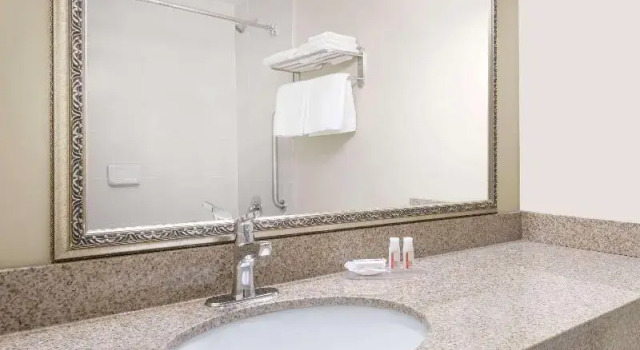 Номер Executive Ramada by Wyndham London