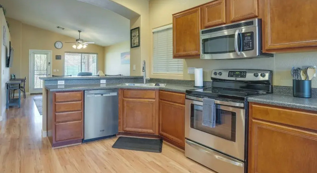 Коттедж Bright Peoria Home w/ Gas Grill & Fire Pit!