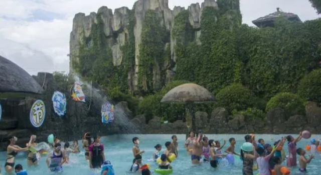 Sweetome Vacation Rentals (Wencheng Tianding Lake), Prenota Hotel Hotel a Wenzhou con piscina, Piscina