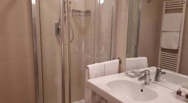 Двухместный номер Economy с балконом Accademia Hotel