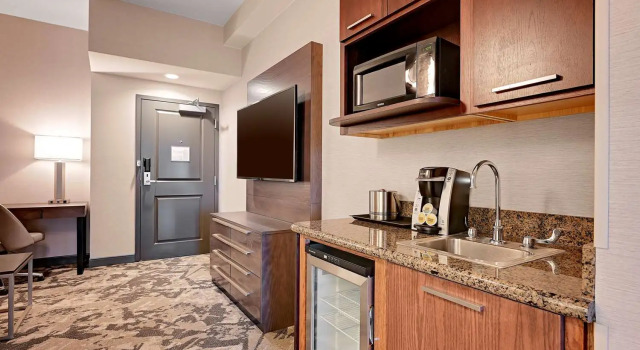Люкс с 2 комнатами DoubleTree by Hilton Denver International Airport, CO