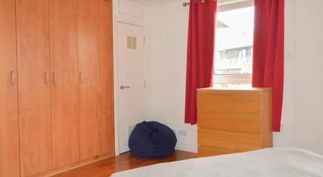 Modern 1 Bedroom Apartment With Balcony, Prenota Appartamento Edimburgo 