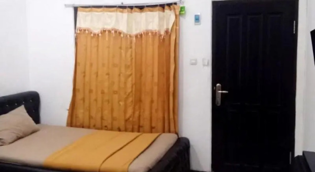 Économie double chambre RedDoorz Syariah At Santana Stasiun Kepanjen