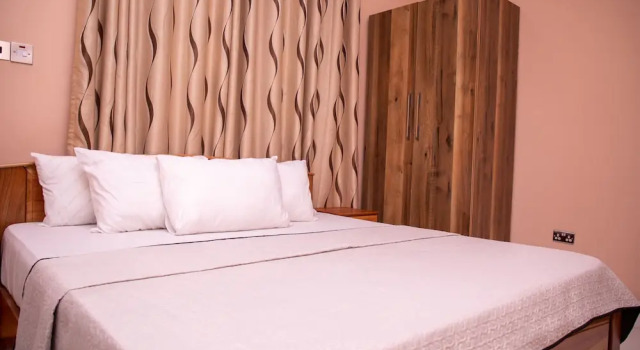 2 Bed Apartment - Parking, Wifi, Aircon, Book Lejlighed Hoteller i Greater Accra med parkering, Parkering