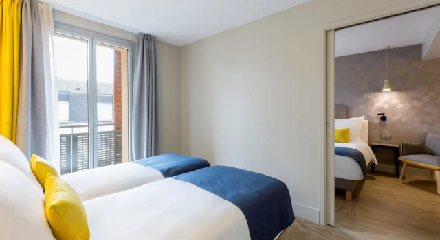 Семейный номер Standard с балконом BEST WESTERN La Porte des Châteaux