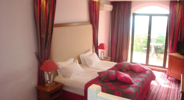 Hostellerie Le Baou, Забронировать Отель Отели в центре Раматюэль с завтраком, отели в центре Раматюэль с завтраком