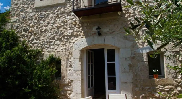 Gîte L'Eglantine, Rezerwuj Hotel Hotele w Gorges du Verdon z parkingiem, Parking