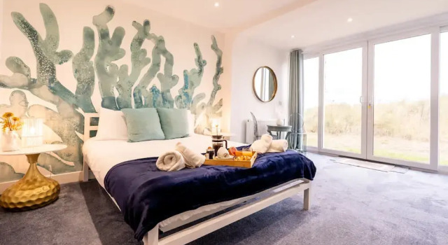 Magnificent Beach House Seaview Upside-down, Забронировать Отель Грейт-Ярмут The Broads, рядом с Стадион Ярмута