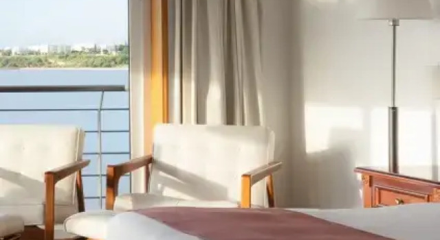 Полулюкс Radisson Hotel Colonia del Sacramento