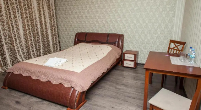 Полулюкс Отель Чихоринский