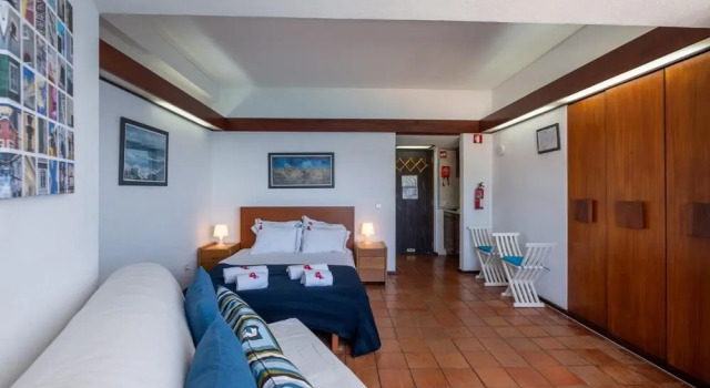 Rent4rest Sesimbra Ocean View Studio - Direct Beach Access, Book Hotel Sesimbra 