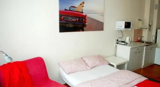 Guest House on Studencheskaya 24, Забронировать Гостевой дом Отели Городского округа Екатеринбурга - Северный управленческий округ с парковкой, Парковка