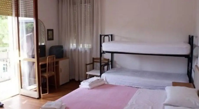 Четырёхместный номер Standard с балконом Hotel Rugantino