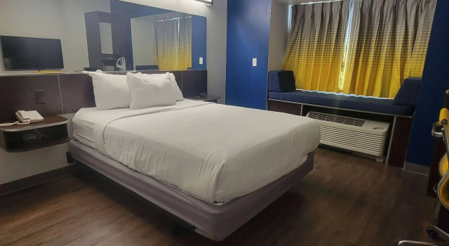 Microtel Inn & Suites by Wyndham Bluffs, Book Hotel Omaha Nebraska