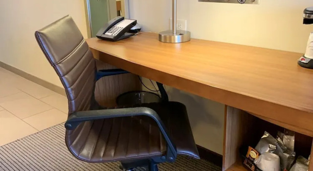 High Floor номер с диваном Hyatt Place Cleveland / Westlake / Crocker Park