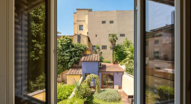 Коттедж с 5 комнатами SCALA GARDEN Apartment