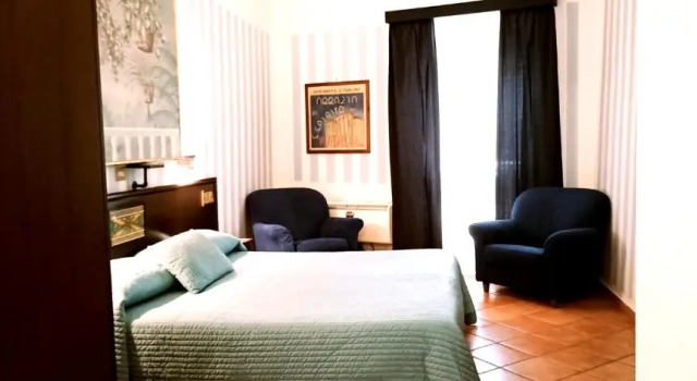Полулюкс Hotel Plaza