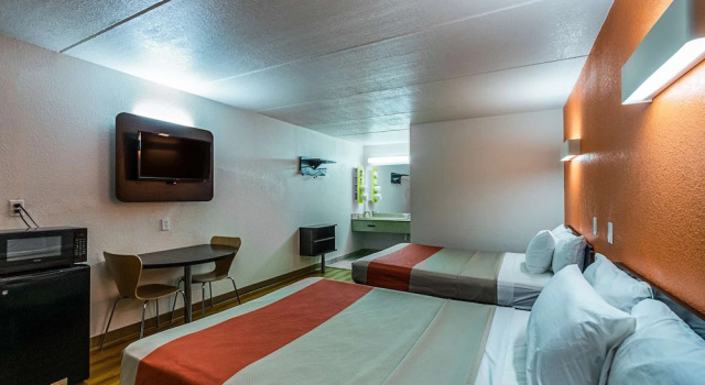 Четырёхместный номер Deluxe Motel 6 Cleveland, TX