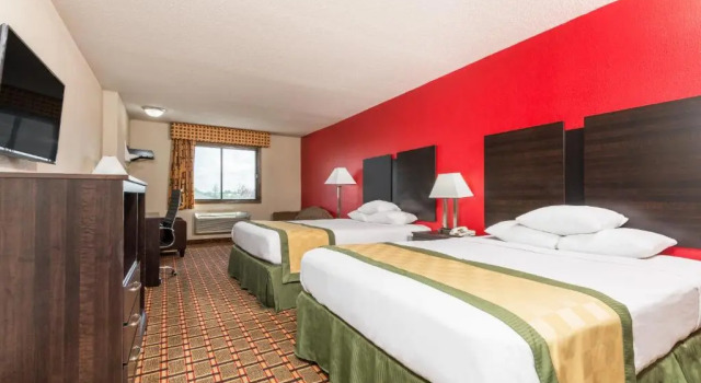 Номер Standard Days Inn by Wyndham Muncie -Ball State University