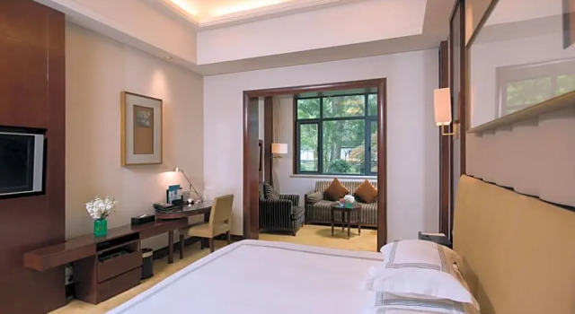 Номер Deluxe с видом на сад Zhejiang Xizi Hotel