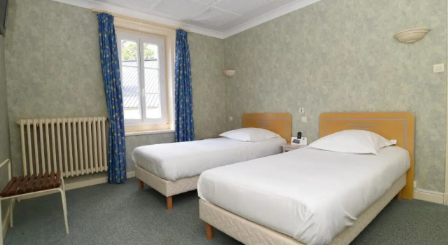 Двухместный номер Standard Logis Hôtel du Commerce